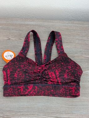 New HANDFUL CONFETTI Y-BACK Sports Bra Black and Red XS Removable Pads